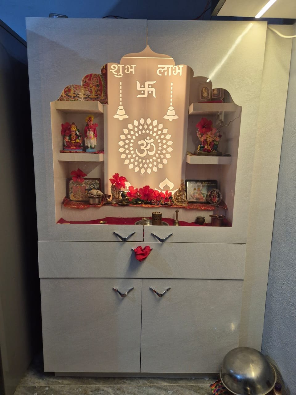 Modern Hall Partition